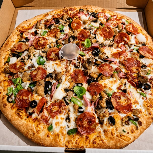 Romanos Special Pizza.